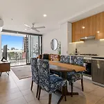 Stylish Apartment With Rooftop Bbq & Spa Access