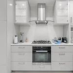 Family-Friendly 3Br With Pool Near Brisbane