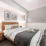Private Oasis 3bed-2bath-1car - 5mins To Cbd Apartment