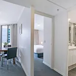 Charlotte's Poolside - Steps To Dining & Shops Apartment Brisbane