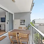 Serene & 1bed-1bath-1car - 5 Mins To Cbd
