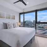 'sage Bloom' Elegant Newstead With Shared Pool * Brisbane