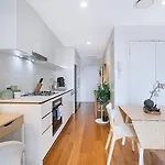 Apartment 'sage Bloom' Elegant Newstead With Shared Pool *