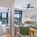 'sage Bloom' Elegant Newstead With Shared Pool Apartment *