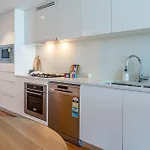 Skyline Serenity - Level 62 With Stunning Views! Apartment *