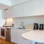 Apartment Skyline Serenity - Level 62 With Stunning Views! *