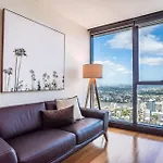 Skyline Serenity - Level 62 With Stunning Views!