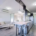 Boundless Horizons - Stylish Comfort & Views Apartment Brisbane