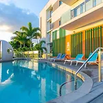 Boundless Horizons - Stylish Comfort & Views Apartment
