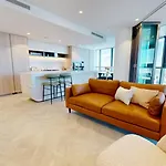 3-Bedroom Gorgeous Apartment Brisbane City Queens Wharf 180 Degree City View