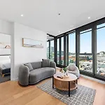 City And Mountain View Apt With Pool, Gym And Parking