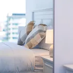 City And River View 2B2B Apt With Free Parking