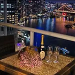 Lovely 2 Bedroom With River View With A Pool And A Gym In The Heart Of The Cbd Apartment *