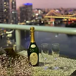 Lovely 2 Bedroom Apartment With River View With A Pool And A Gym In The Heart Of The Cbd