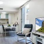 City Edge Albion Pool, Patio & City Access