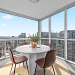 Floor 2bed-2bath-2car-pool-views - Cbd Apartment *