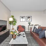 Apartment Floor 2bed-2bath-2car-pool-views - Cbd