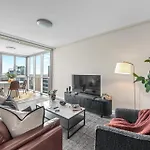 Floor 2bed-2bath-2car-pool-views - Cbd Apartment *