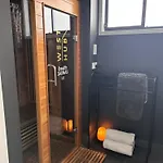 Holiday home West Hub. Private Infrared Sauna Near & Much More! New Purpose Built Loft Style! Brisbane