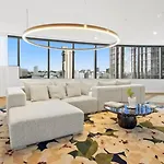 Apartment Queens Wharf Luxe Retreat -brisbane Cbd, Pool, Brisbane