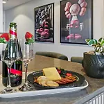 Apartment Queens Wharf Luxe Retreat -brisbane Cbd, Pool, Brisbane