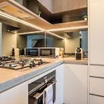Resort-style Cbd 1-bedroom Walk To Everything Apartment