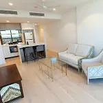 40 Queens Wharf 1 Bedroom Apartment