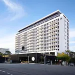 Modern Cbd Apartment With Skyline Views , Pool Gym & Free Parking