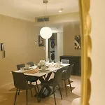 3br Retreat At South Bank Near The Beach! *