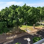 3br Retreat At South Bank Near The Beach!