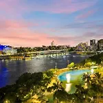 3Br Retreat At South Bank Near The Beach!