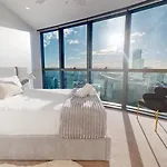 3-Bedroom Gorgeous Apartment Brisbane City Queens Wharf 180 Degree City View