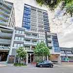 Stylish Apt In Best Location! Free Parking And Wifi