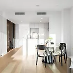 Apartment Queen's Reach - Brand New On Star Casino Bne