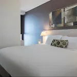 Lovely 2 Bedroom With River View With A Pool And A Gym In The Heart Of The Cbd Apartment