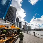 Apartment Lovely 2 Bedroom With River View With A Pool And A Gym In The Heart Of The Cbd Brisbane