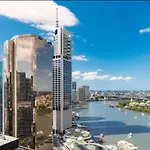 Lovely 2 Bedroom With River View With A Pool And A Gym In The Heart Of The Cbd Brisbane