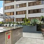 Lovely 2 Bedroom Apartment With River View With A Pool And A Gym In The Heart Of The Cbd