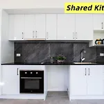 Cozy Studio Getaway In Oxley With Free Parking