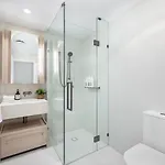 Level 56 Cbds Luxurious 5 Star Exp Apartment