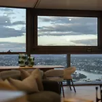 Level 56 Cbds Luxurious 5 Star Exp Apartment
