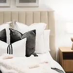 Apartment Level 56 Cbds Luxurious 5 Star Exp