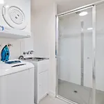 Affordable Cbd 2beds And Ducted Ac Walk To Everything Apartment Brisbane