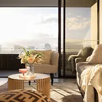 Apartment Stylish 2br Unit With Pool And Gym In South