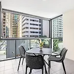Affordable Cbd 2beds And Ducted Ac Walk To Everything Apartment *