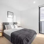 Stylish 2br Unit With Pool And Gym In South Brisbane