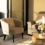 Stylish 2br Unit With Pool And Gym In South Apartment *