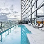 Apartment Stylish 2br Unit With Pool And Gym In South