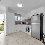 Comfy And Cozy Apt Near Hospitals And Cbd With Parking!