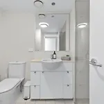 Floor 2bed-2bath-2car-pool-views - Cbd Brisbane